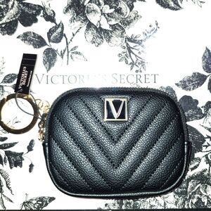 Victoria's Secret Essentials Pouch New